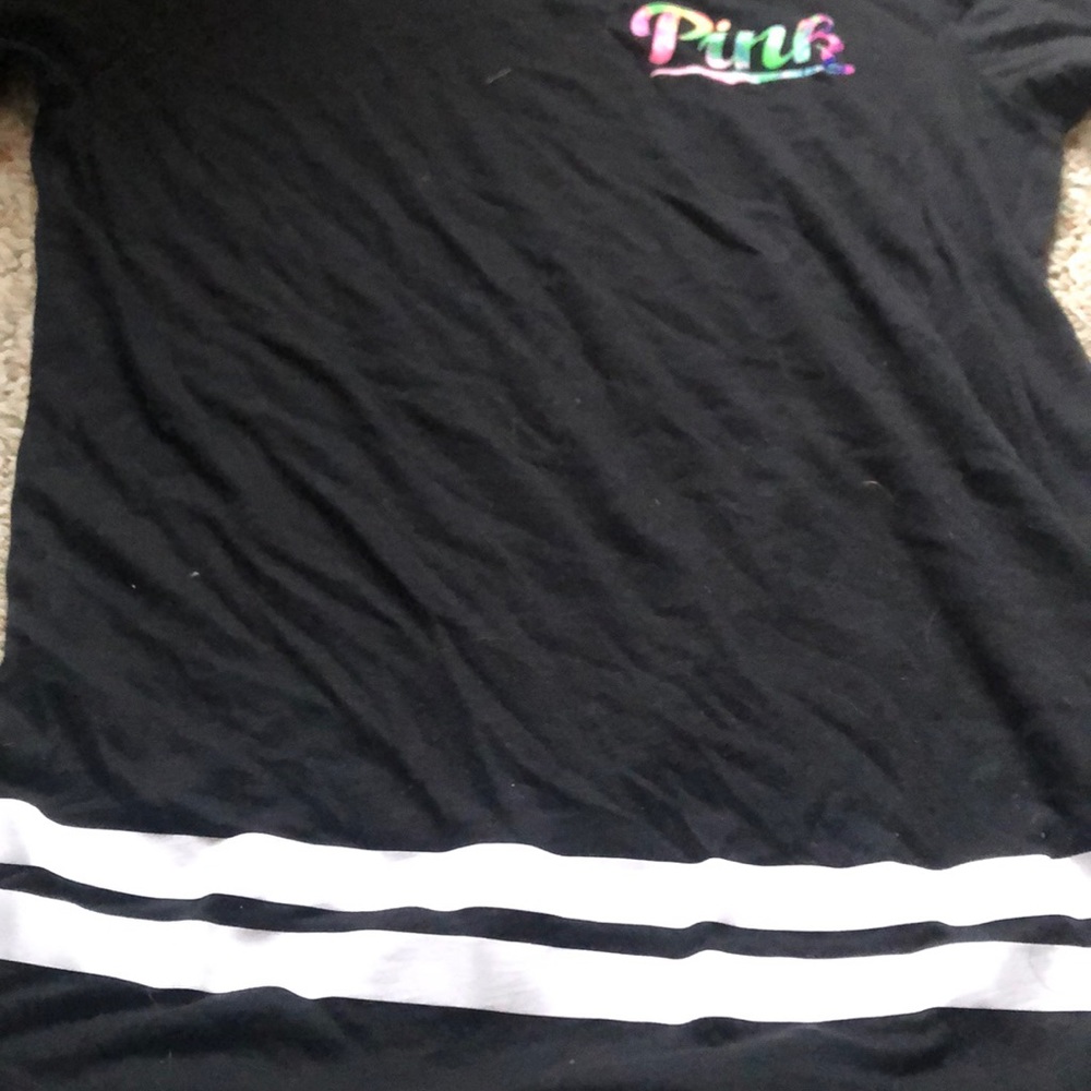 Pink/vs shirt - Picture 3 of 4